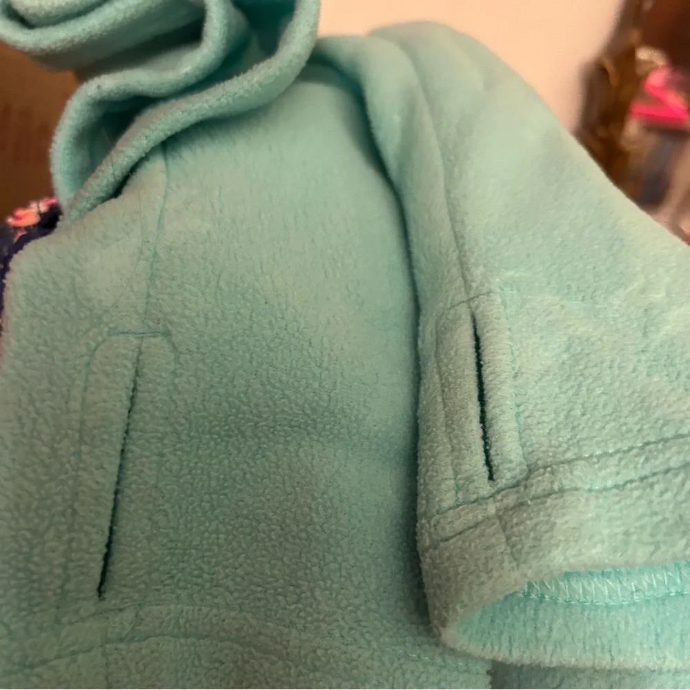 Size 7/8 GIRLS Teal Fleece Pullover with Horse Imprints E3